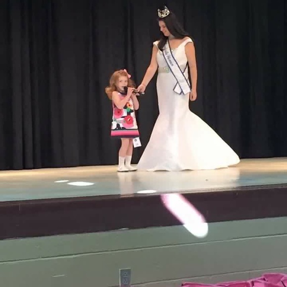 New Photos Added! Gorgeous white gown - Picture 2 of 8